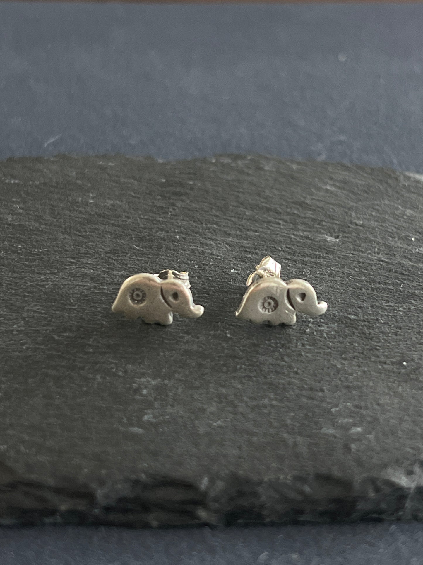 カレンシルバー スタッドピアス 象 約13×7.5×長さ13mm
