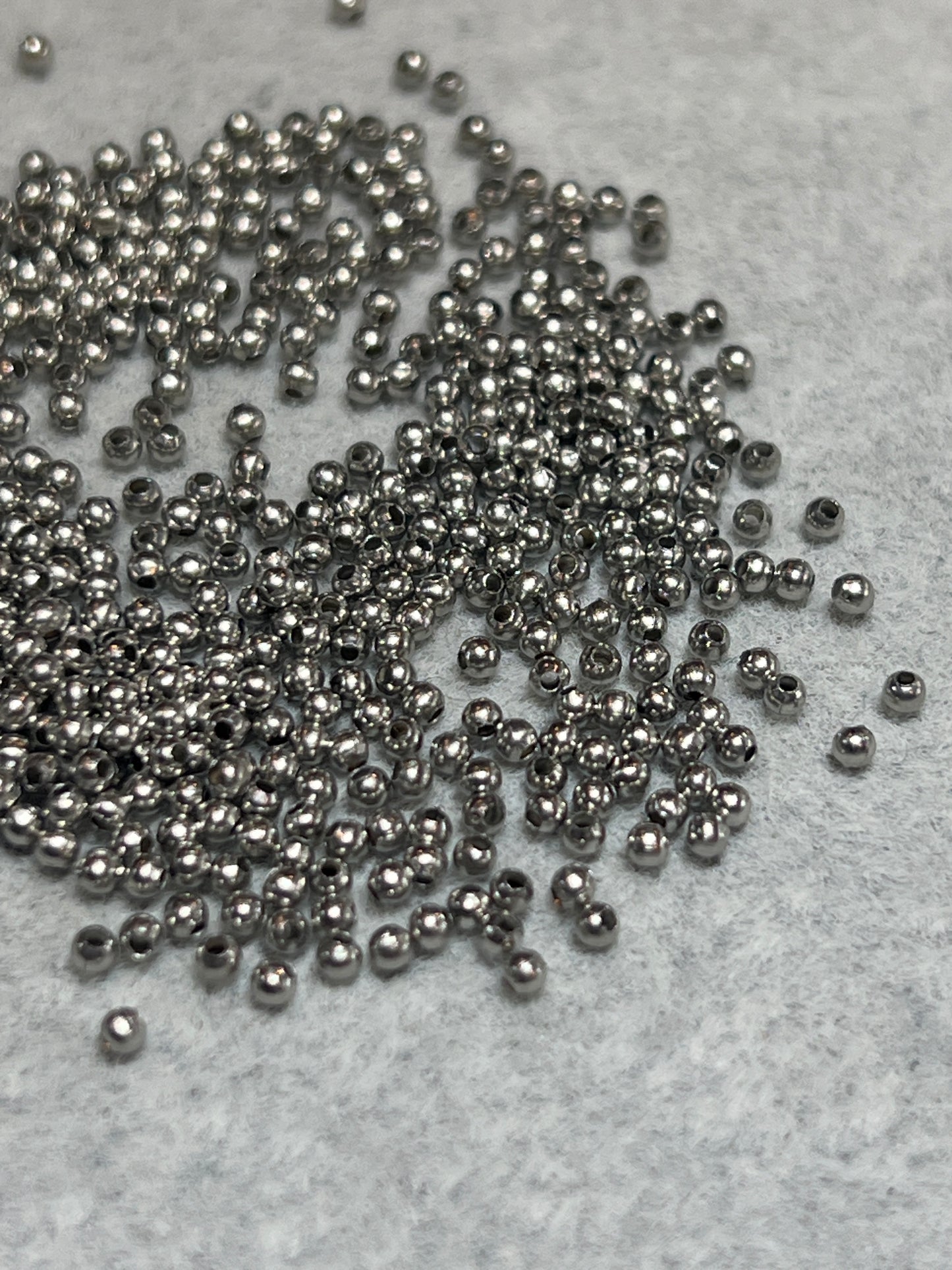 約500個 ラウンドビーズ スペーサー ステンレススチール 2×2mm 穴0.8mm