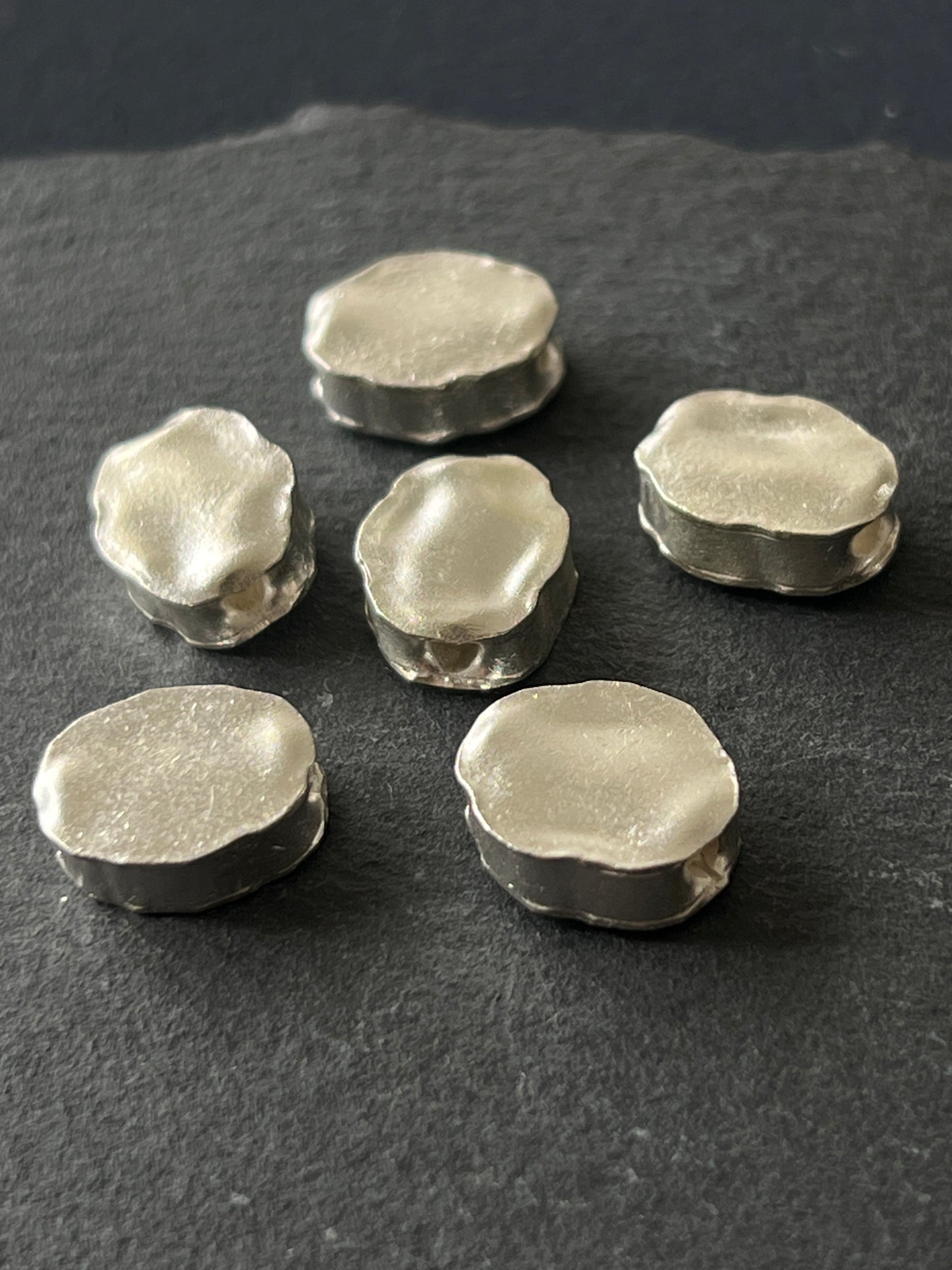 1個 カレンシルバー 貫通パーツ 14〜14.5×11.5×5mm