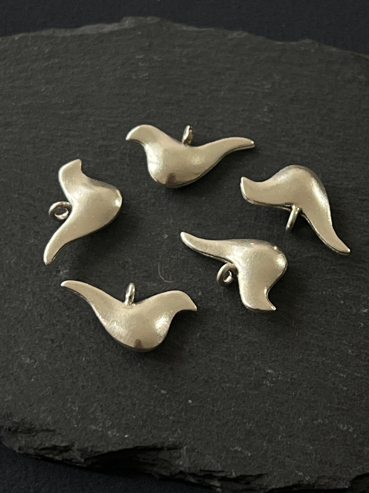 1個 カレンシルバー チャーム 鳥 24×12.5×5mm
