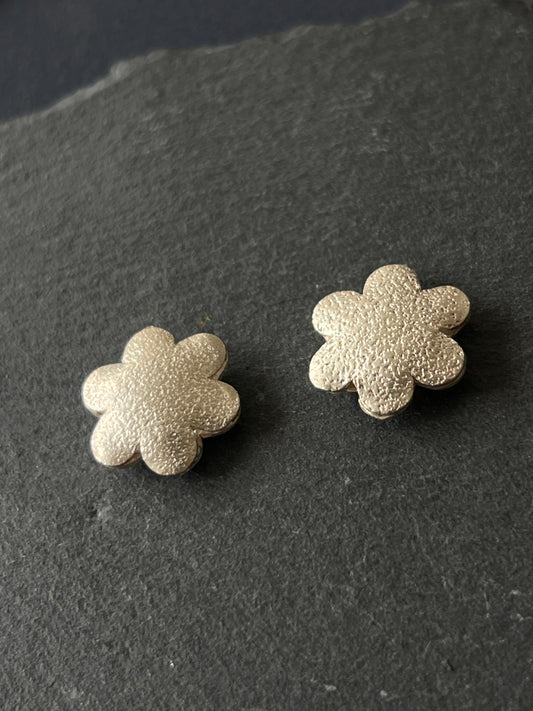 1個 カレンシルバー 貫通パーツ 花17×5mm