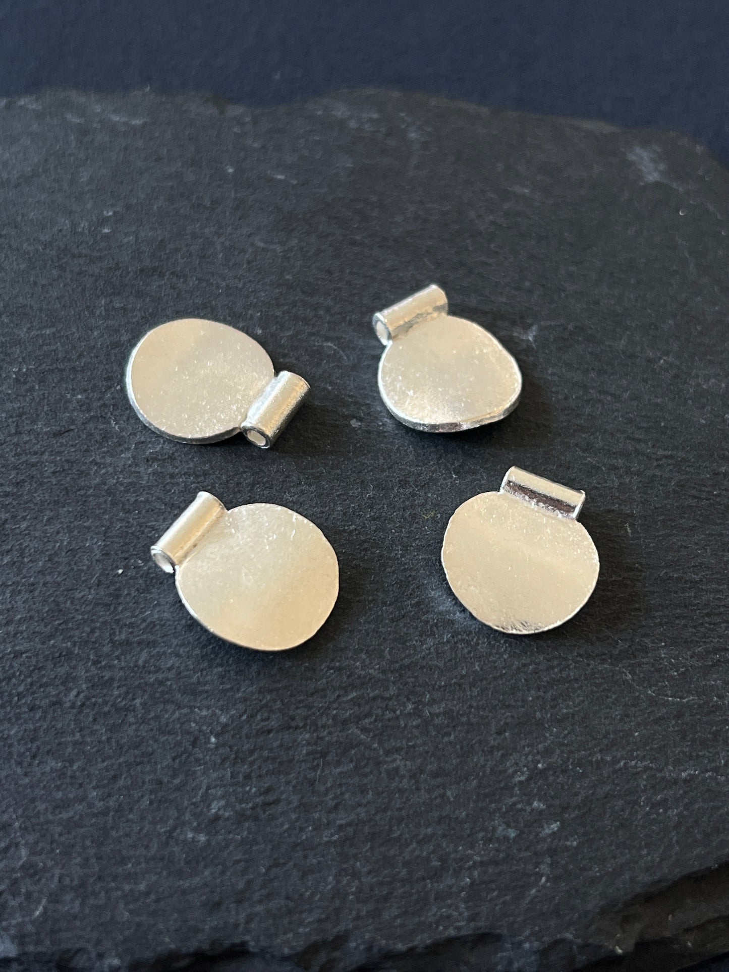 1個 カレンシルバー チャーム 丸 16×13.5mm