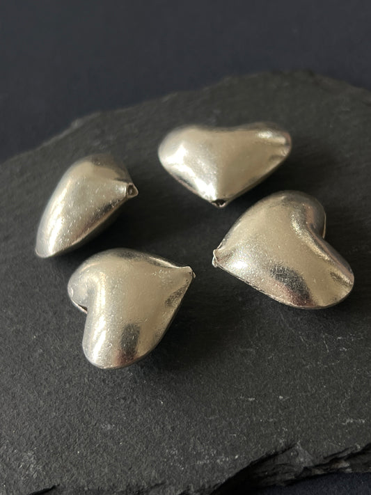 1個 カレンシルバー 貫通パーツ ハート 23×27×12mm 穴〜穴20mm