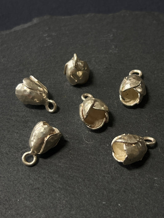 1個 カレンシルバー チャーム 花 16×9.5mm