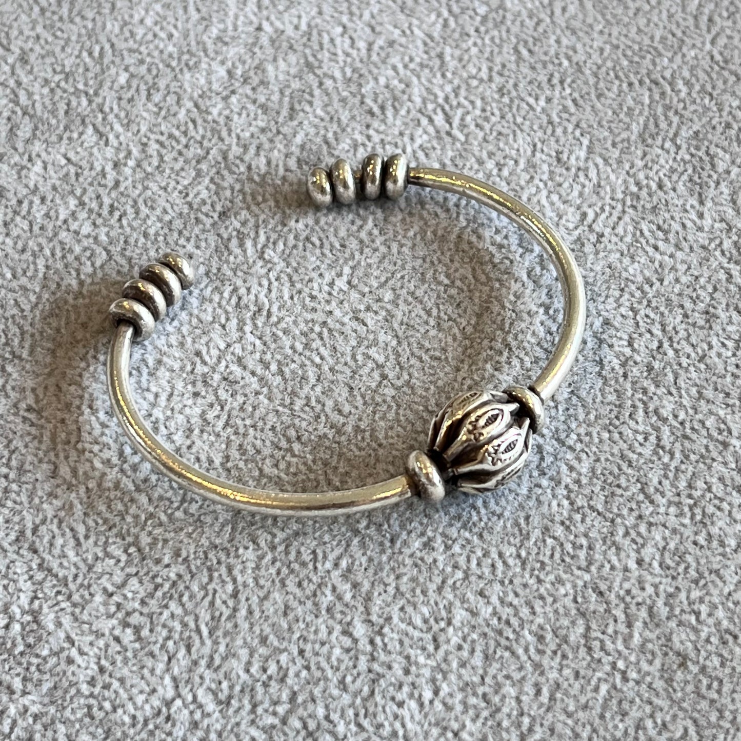 カレンシルバーバングル