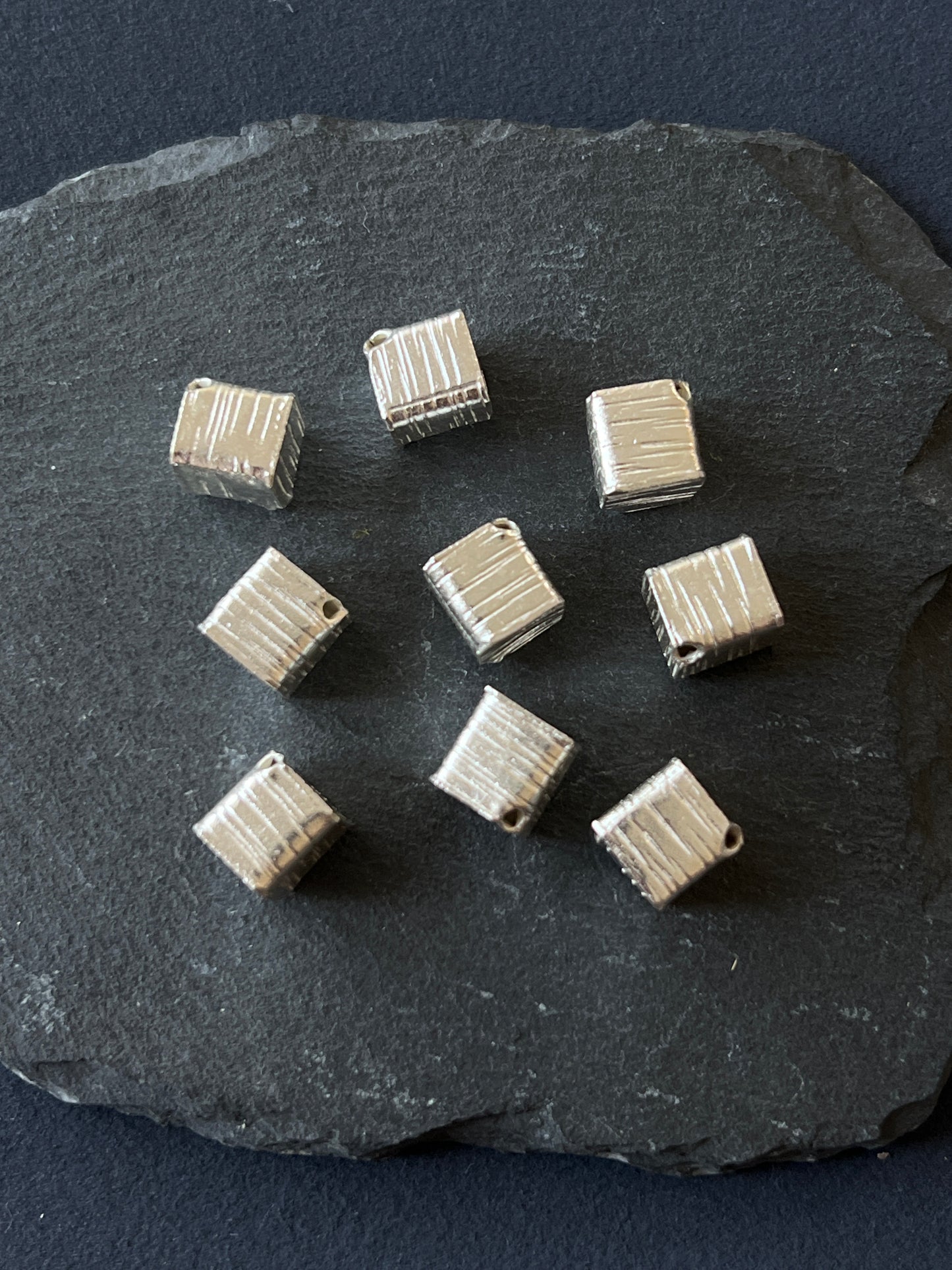 1個 カレンシルバー 貫通パーツ 9.5×9mm 穴〜穴13mm